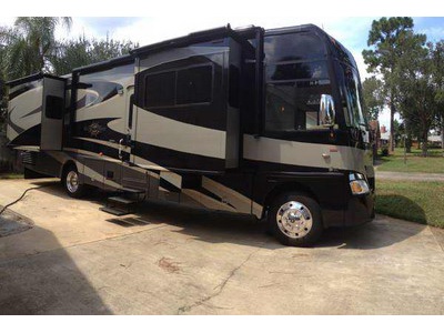 2009 35 Winnebago Itasca w/3 slides
