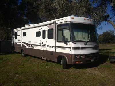 2000 Winnebago Adventurer 37G 