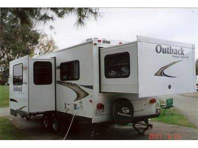 2011 25 Keystone Outback w/2 slides