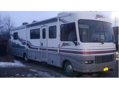 1999 34 Fleetwood Storm w/slide