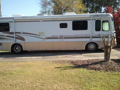 1999 Dutchstar by Newmar